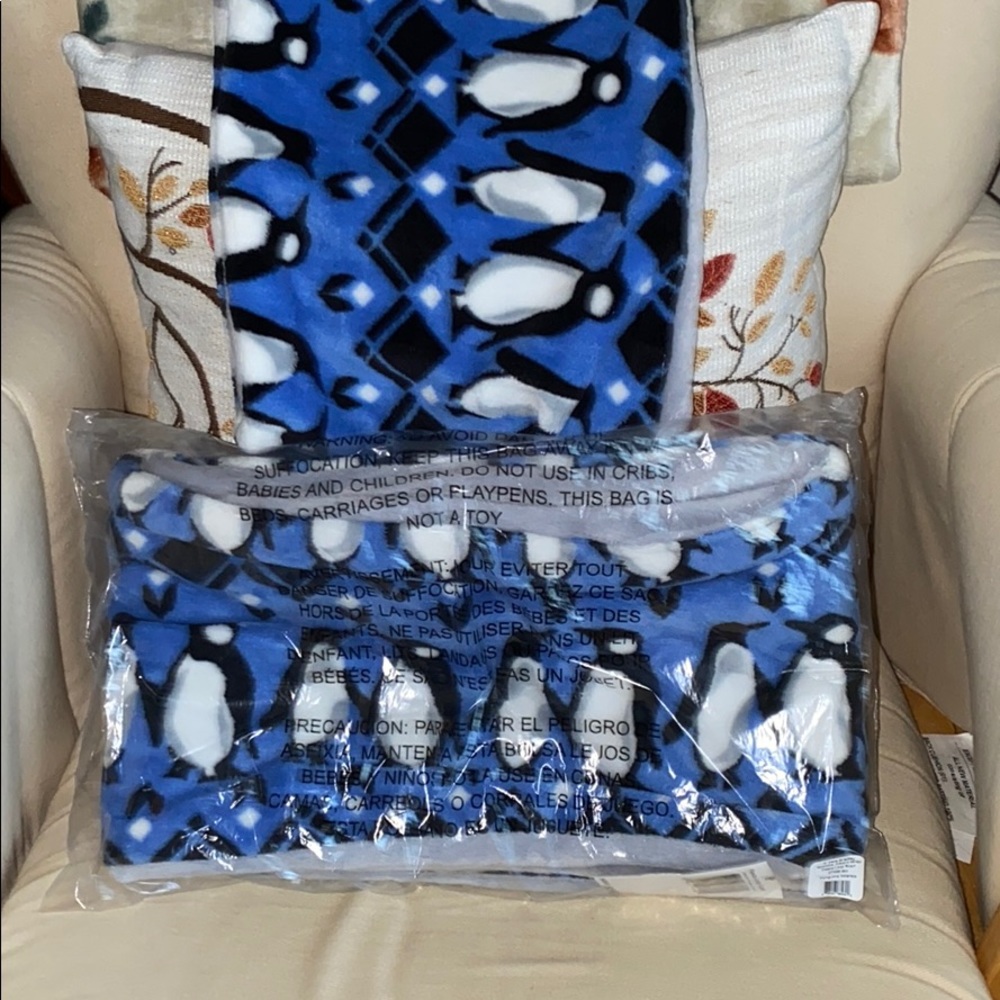 LAST ONE! NWT Vera Bradley Fleece Loop Scarf